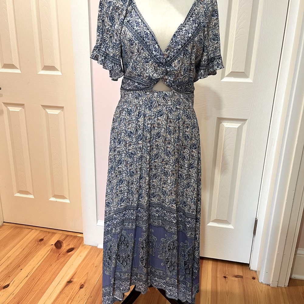 Boho style dress with cut out at bodice